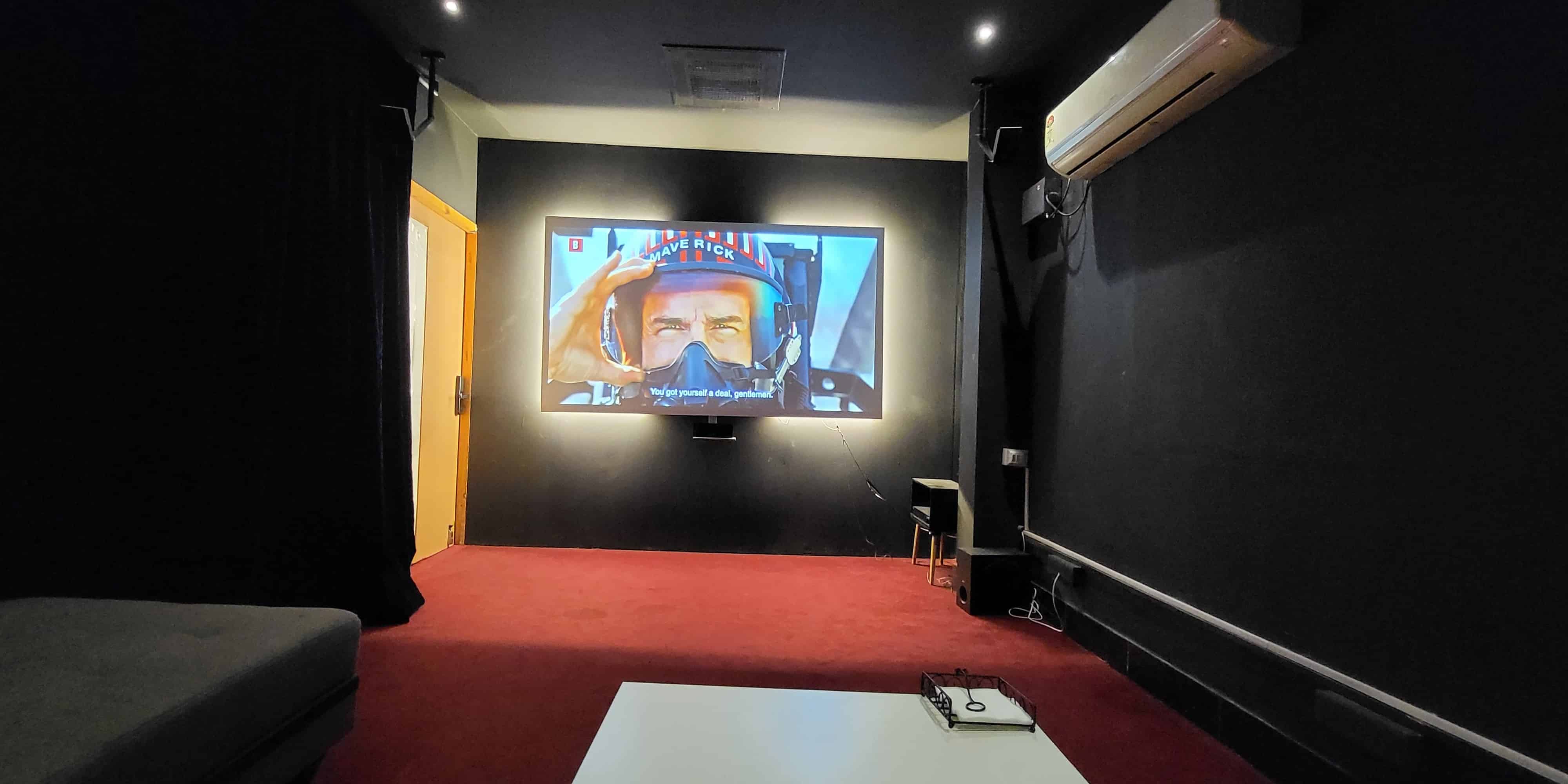 Creative Balloon Decoration Ideas for a Private Theatre